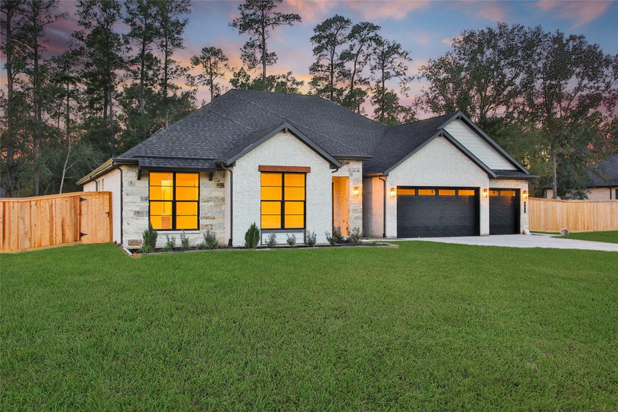 Property photo for 351 Louvenia Court, Pinehurst, TX