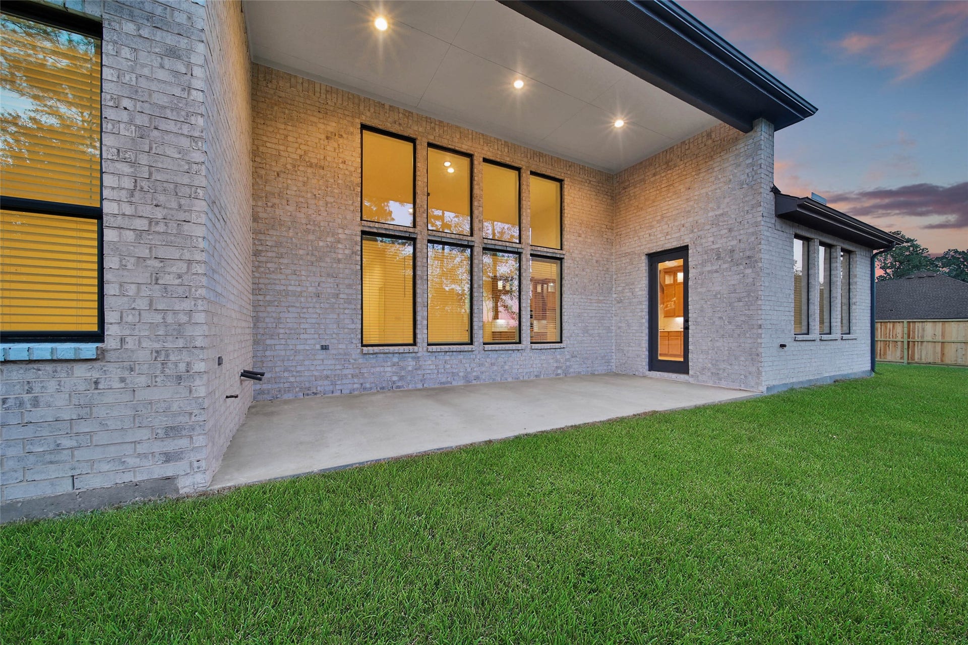 351 Louvenia Court, Pinehurst, TX 77362 351 Louvenia Court, Pinehurst, TX 77362