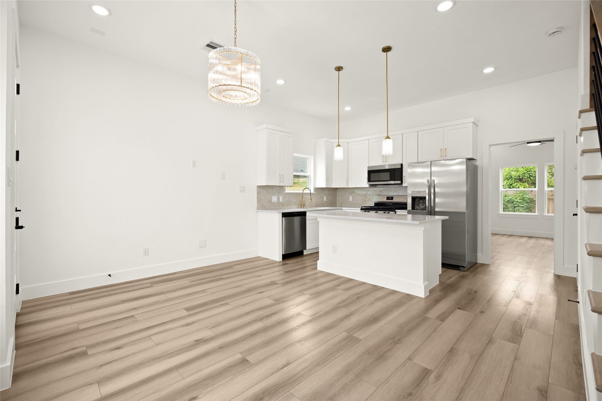 9011 Surry Street, Houston, TX 77028 9011 Surry Street, Houston, TX 77028