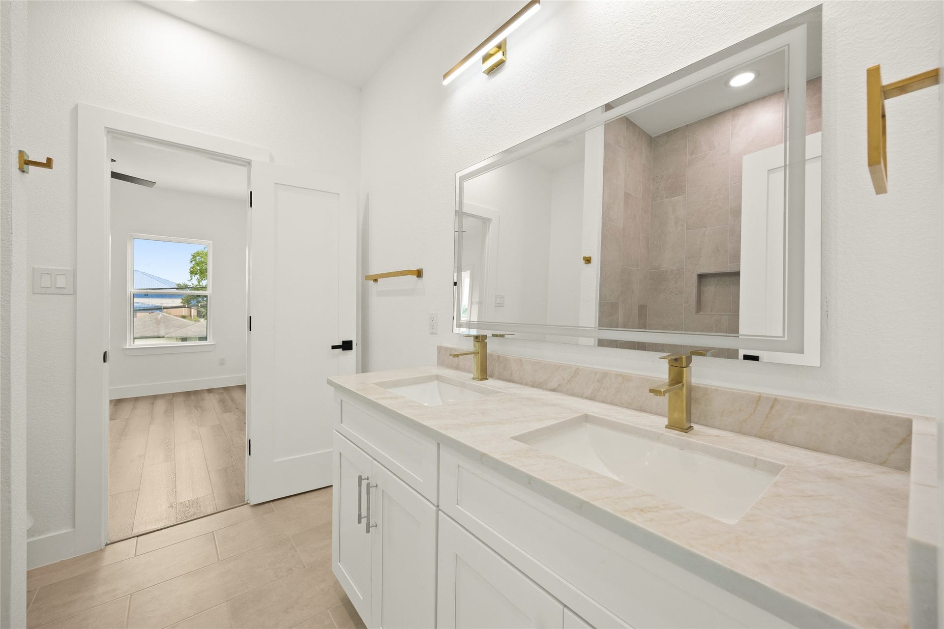 9011 Surry Street, Houston, TX 77028 9011 Surry Street, Houston, TX 77028