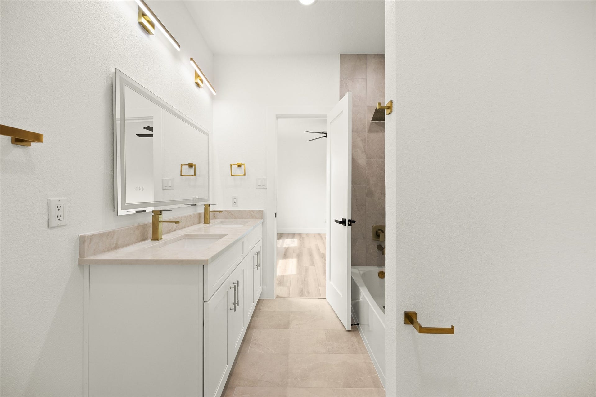 9011 Surry Street, Houston, TX 77028 9011 Surry Street, Houston, TX 77028