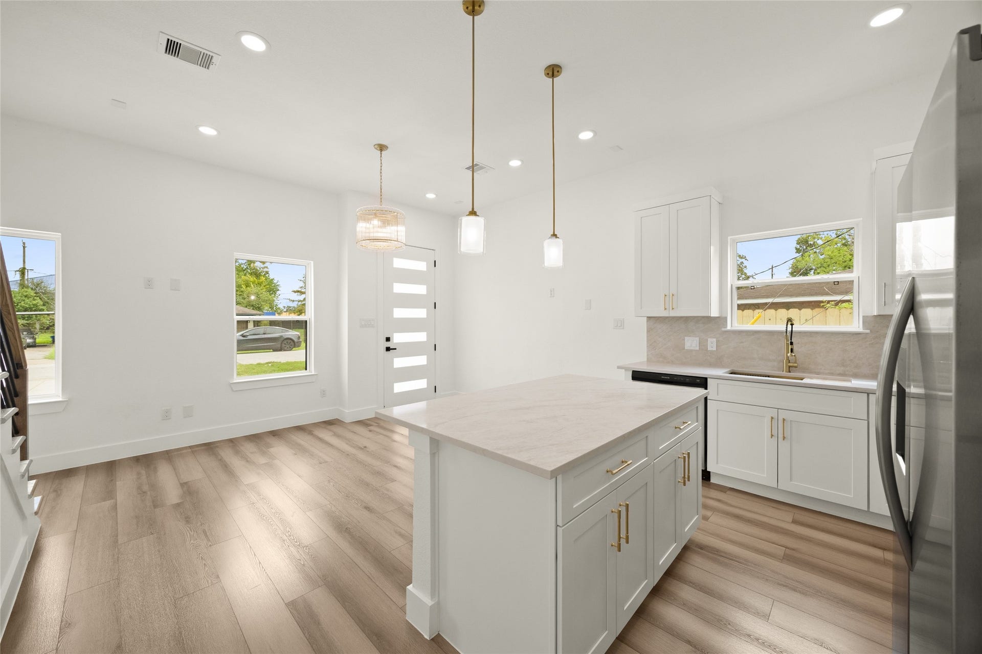 9011 Surry Street, Houston, TX 77028 9011 Surry Street, Houston, TX 77028