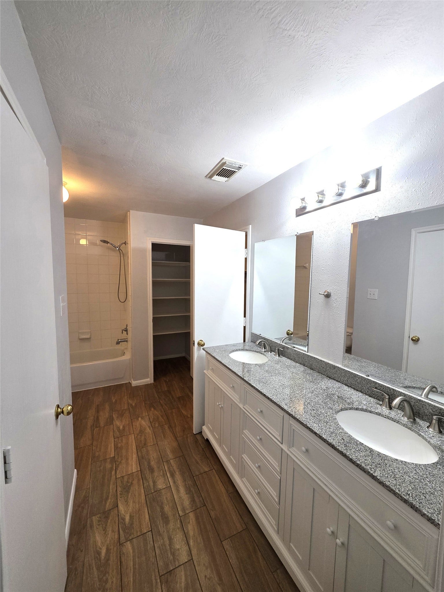 3110 Silverstag Trail Lane, Houston, TX 77073 2nd view of Master Bath