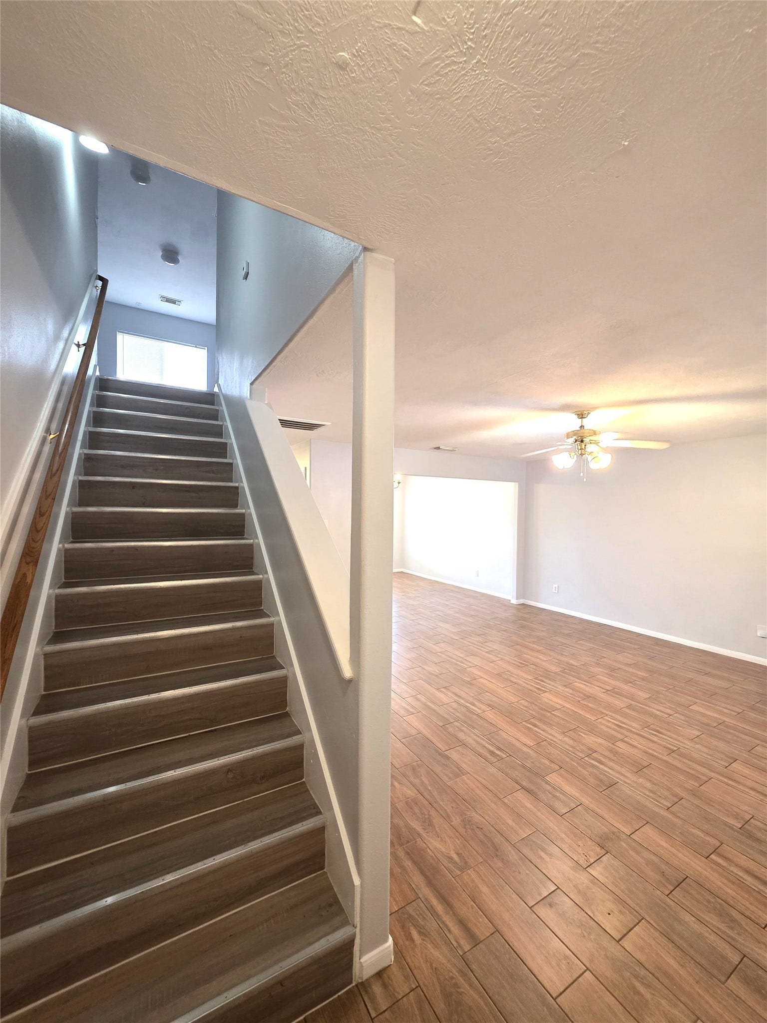 3110 Silverstag Trail Lane, Houston, TX 77073 Stairwell
