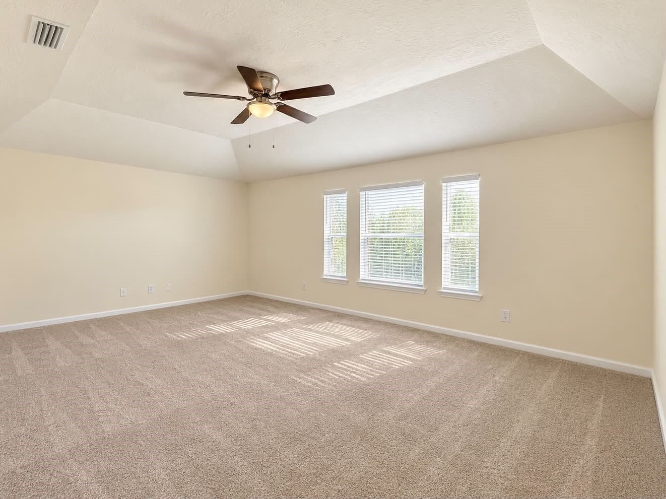 18131 Eganville Circle, Tomball, TX 77377 Ample space for full-sized furniture