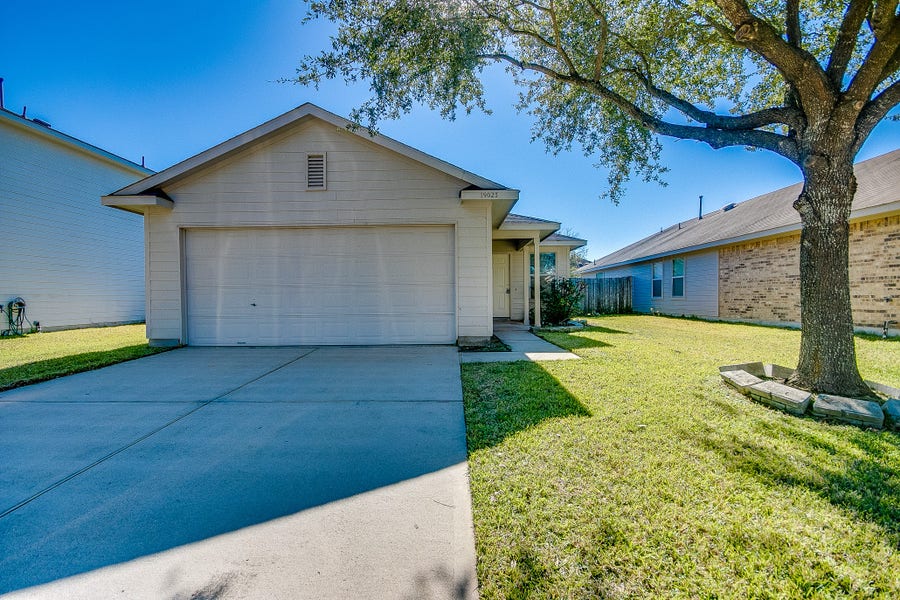 Property photo for 19023 Brownstone Mills Drive, Cypress, TX