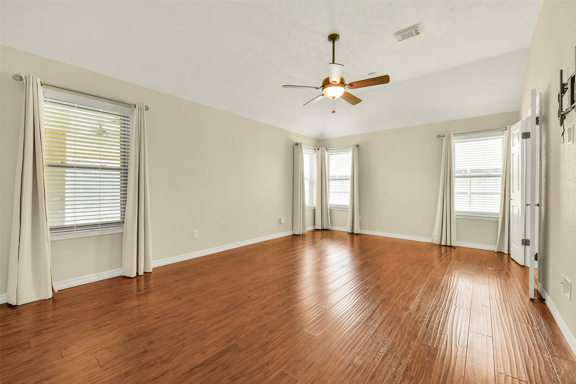 1205 Bayou Vista Drive, Deer Park, TX 77536 1205 Bayou Vista Drive, Deer Park, TX 77536