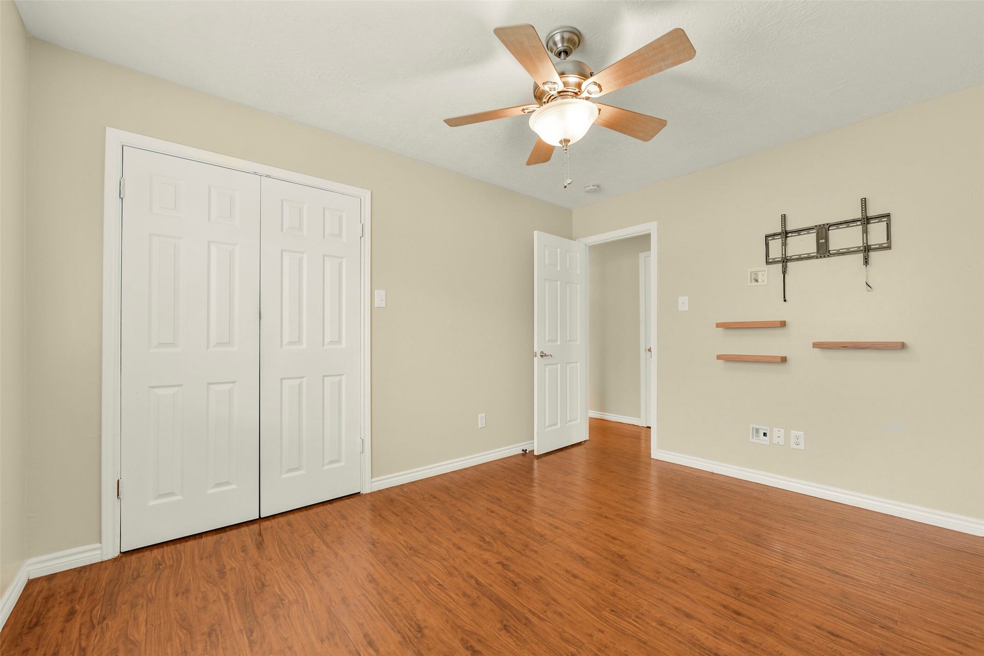 1205 Bayou Vista Drive, Deer Park, TX 77536 1205 Bayou Vista Drive, Deer Park, TX 77536