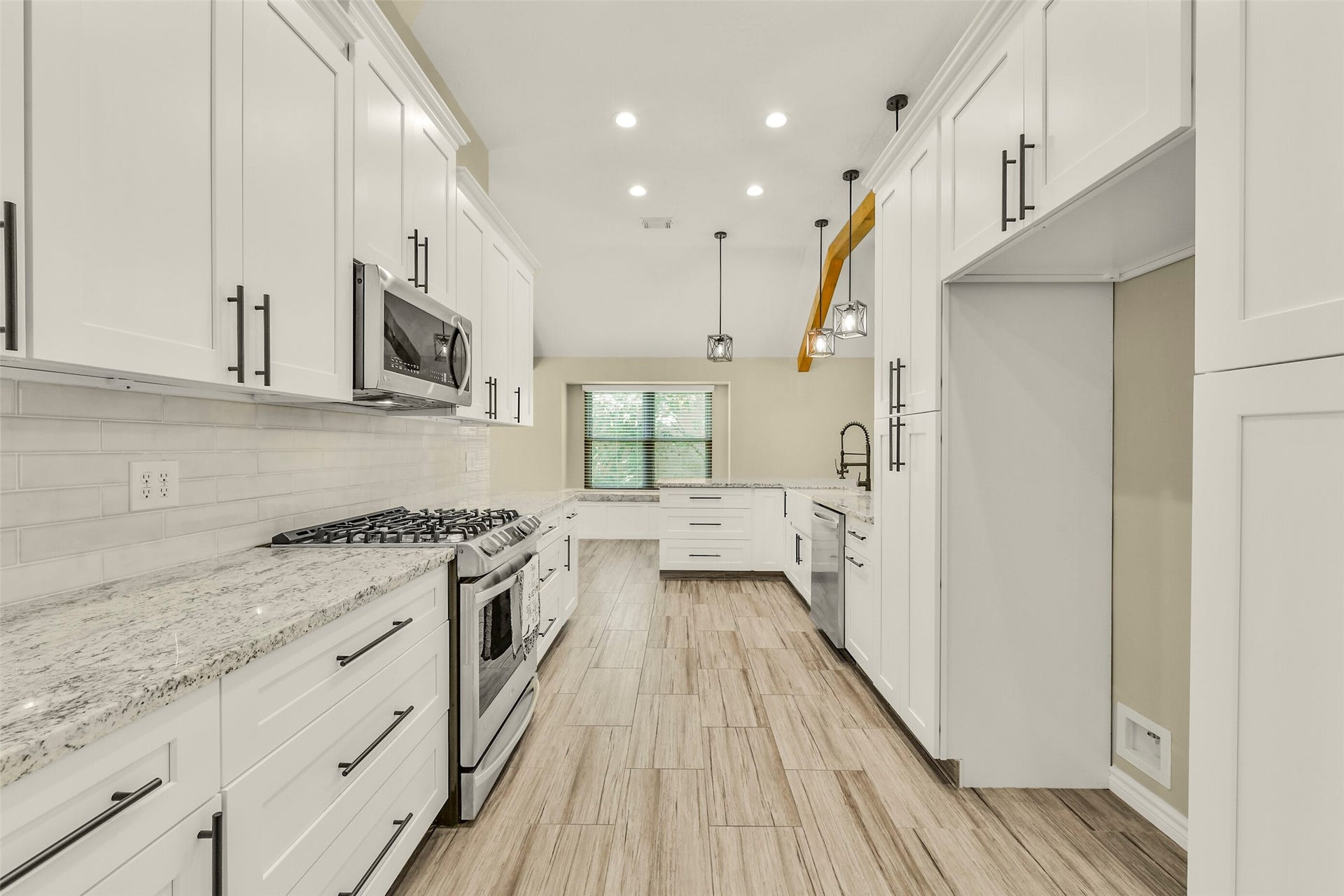 1205 Bayou Vista Drive, Deer Park, TX 77536 1205 Bayou Vista Drive, Deer Park, TX 77536