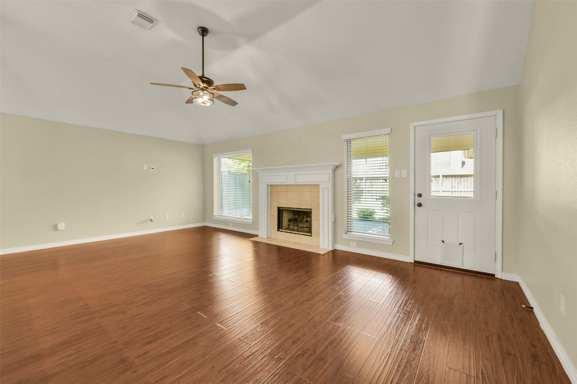 1205 Bayou Vista Drive, Deer Park, TX 77536 1205 Bayou Vista Drive, Deer Park, TX 77536
