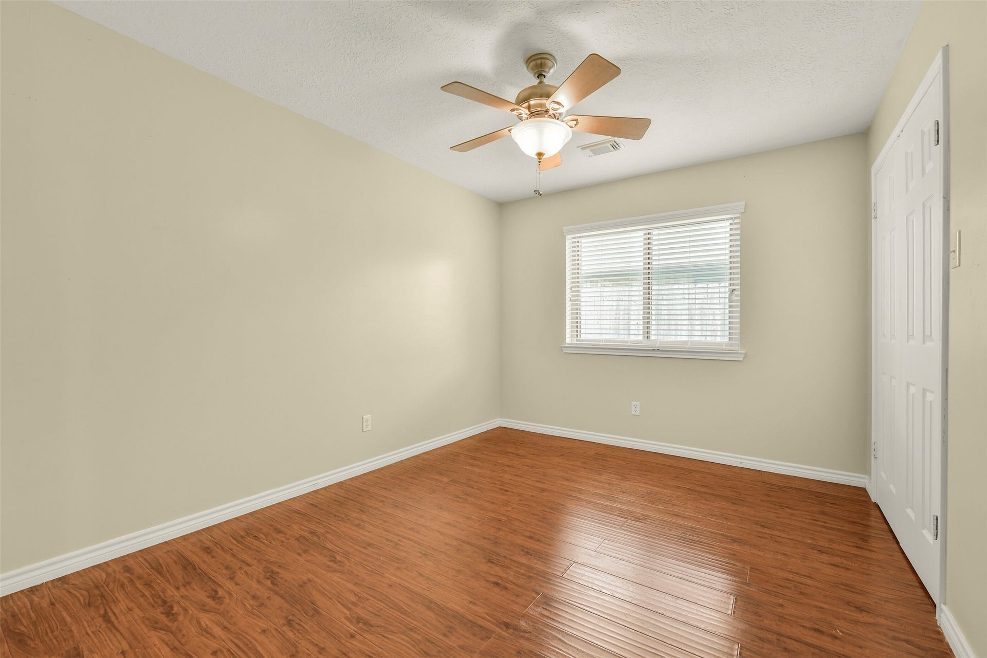 1205 Bayou Vista Drive, Deer Park, TX 77536 1205 Bayou Vista Drive, Deer Park, TX 77536