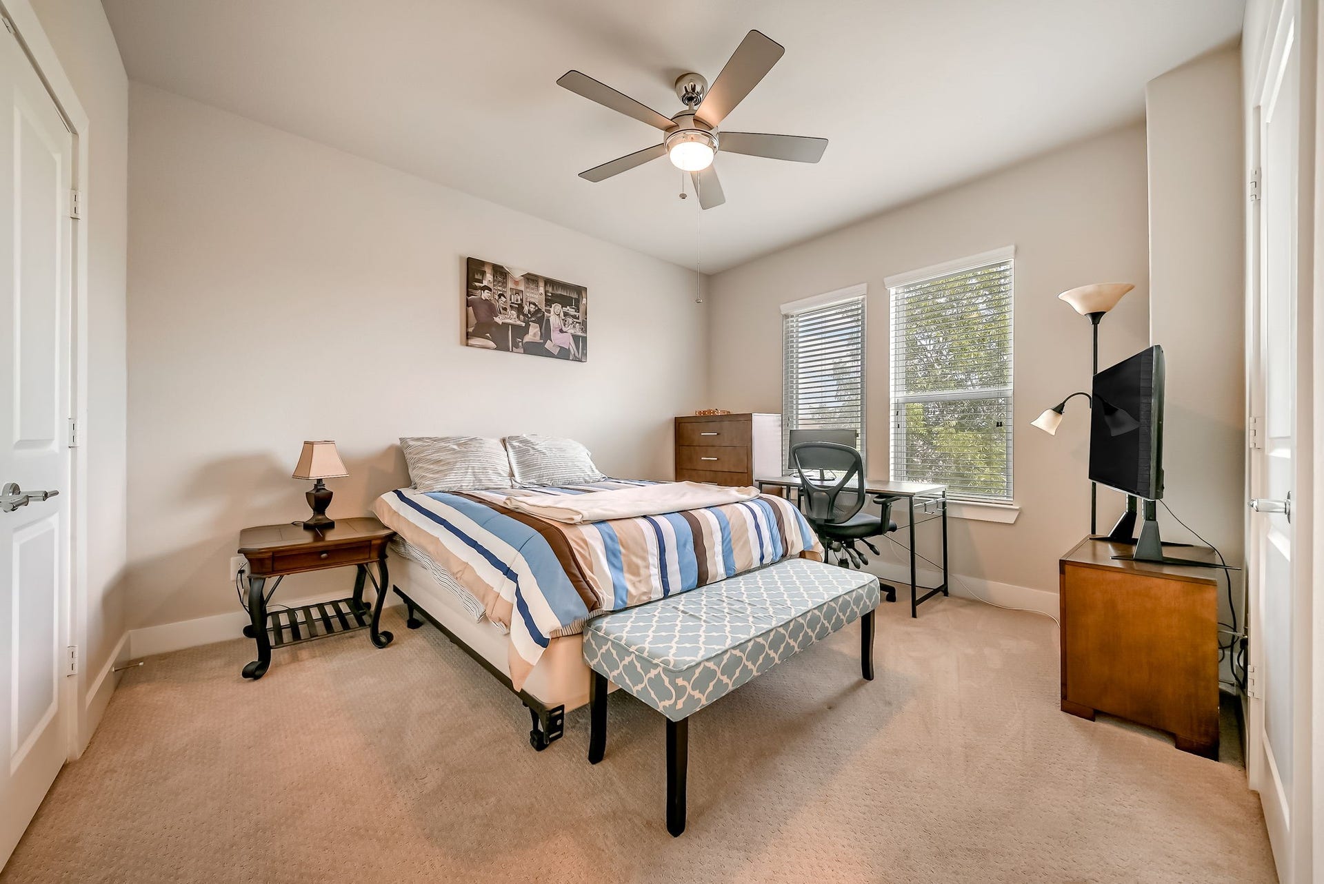 5916 Petty Street, #A, Houston, TX 77007 Alternate view of the spacious secondary bedroom with room for a variety of furniture layouts.