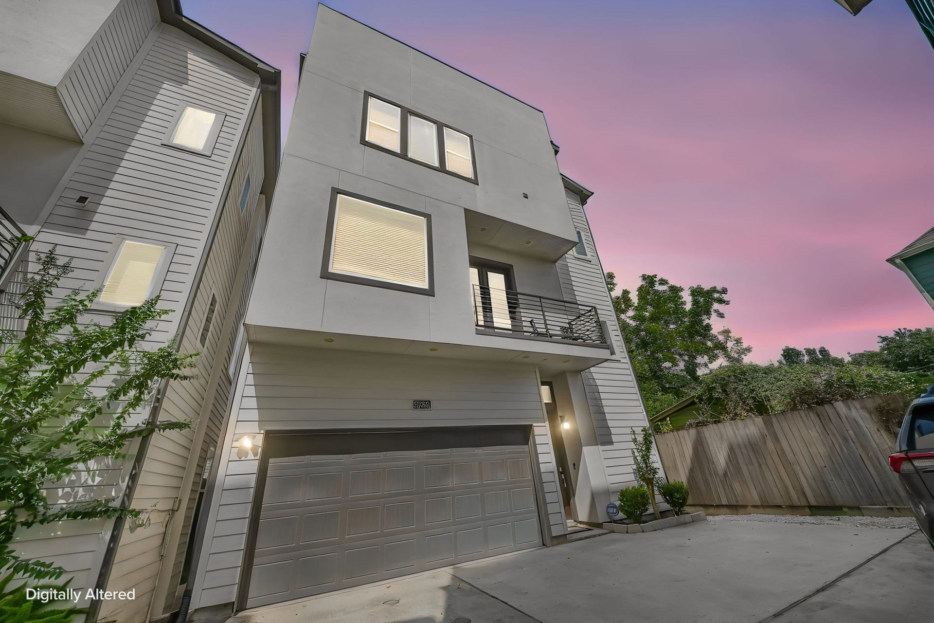 5916 Petty Street, #A, Houston, TX 77007 Contemporary free-standing townhome ideally located in Houston's sought-after Cottage Grove neighborhood, minutes from The Heights, Memorial Park, and Downtown.