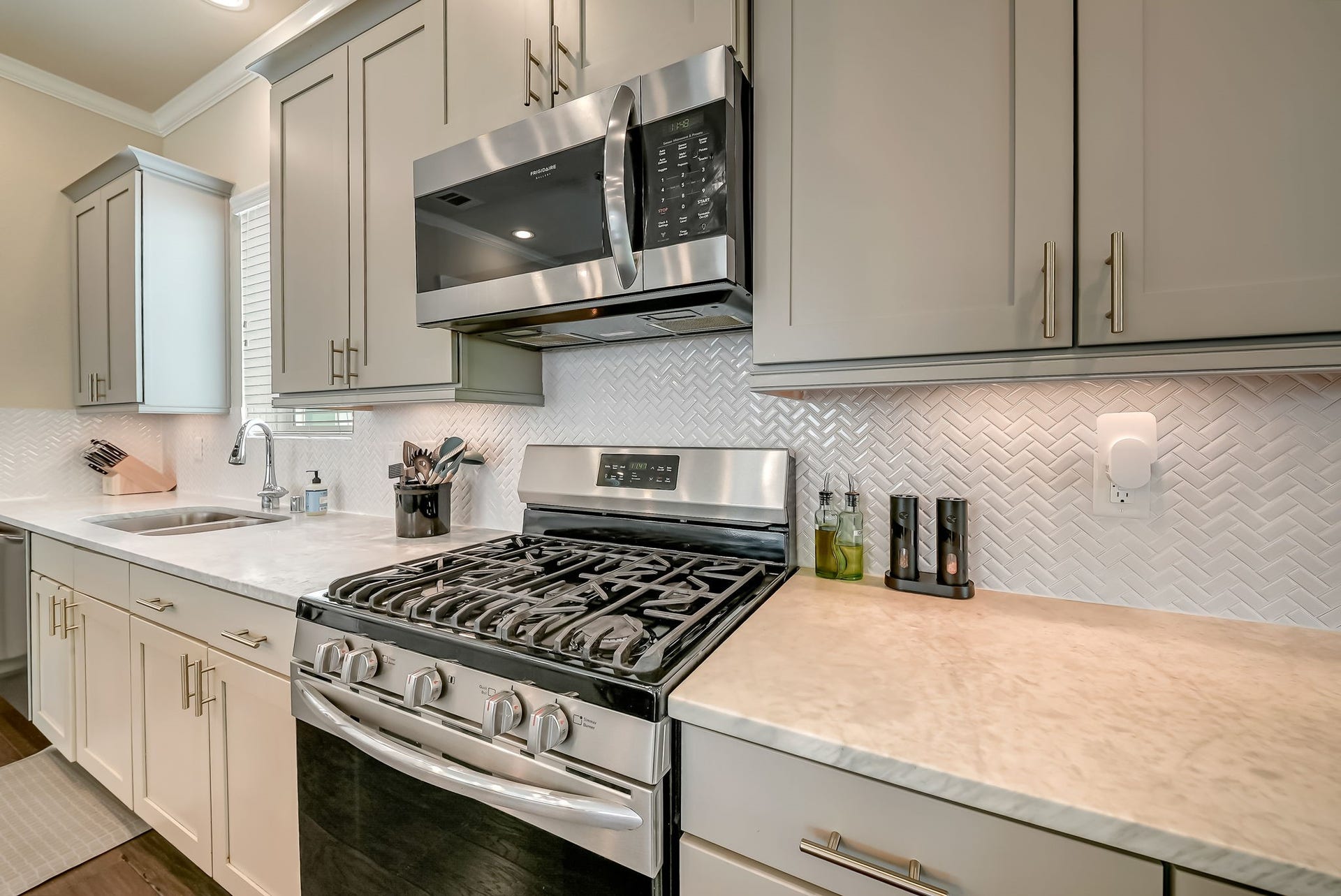 5916 Petty Street, #A, Houston, TX 77007 Another view of the well-appointed kitchen highlighting the expansive workspace and modern finishes.