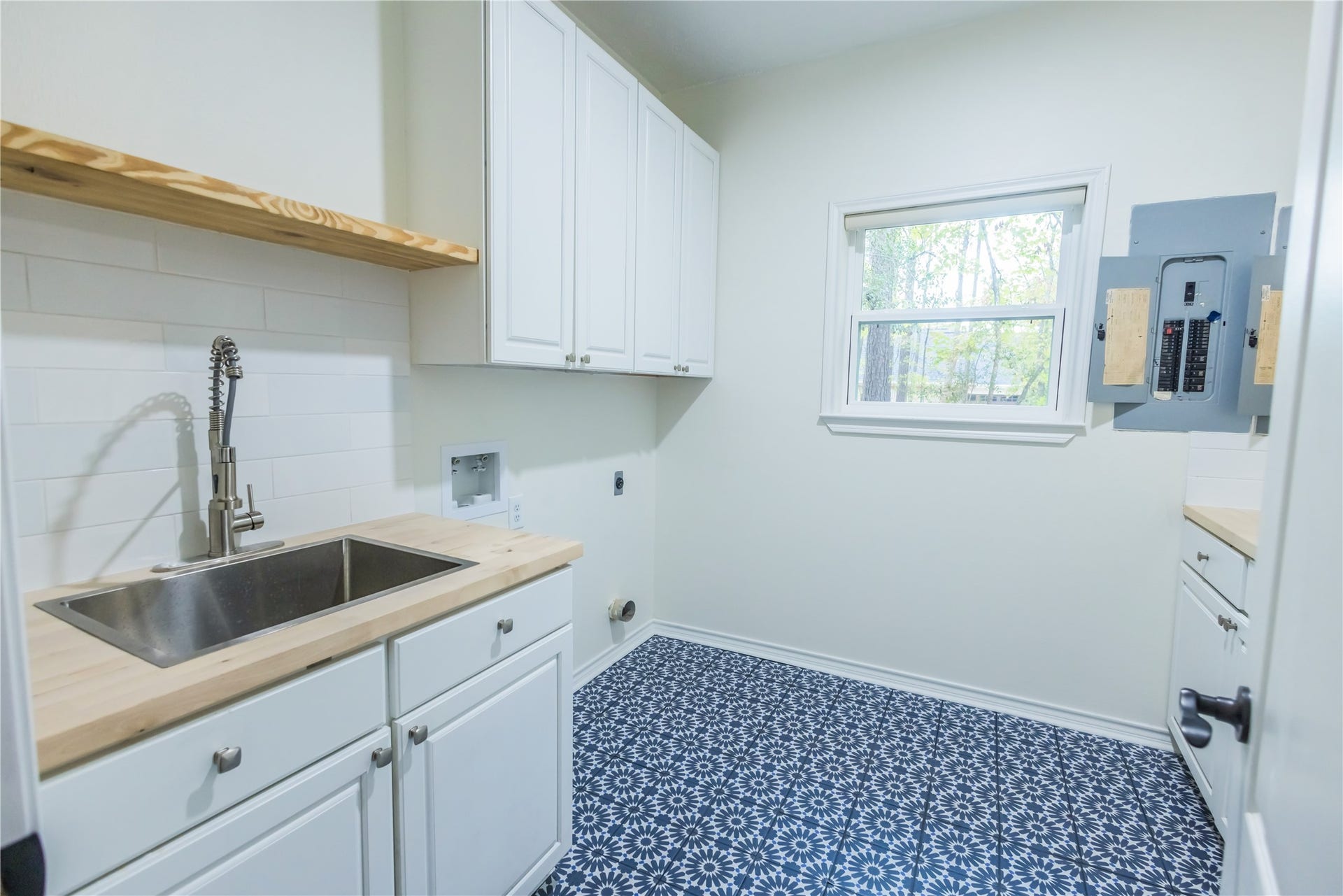 3230 Lake Island Drive, Montgomery, TX 77356 Laundry room