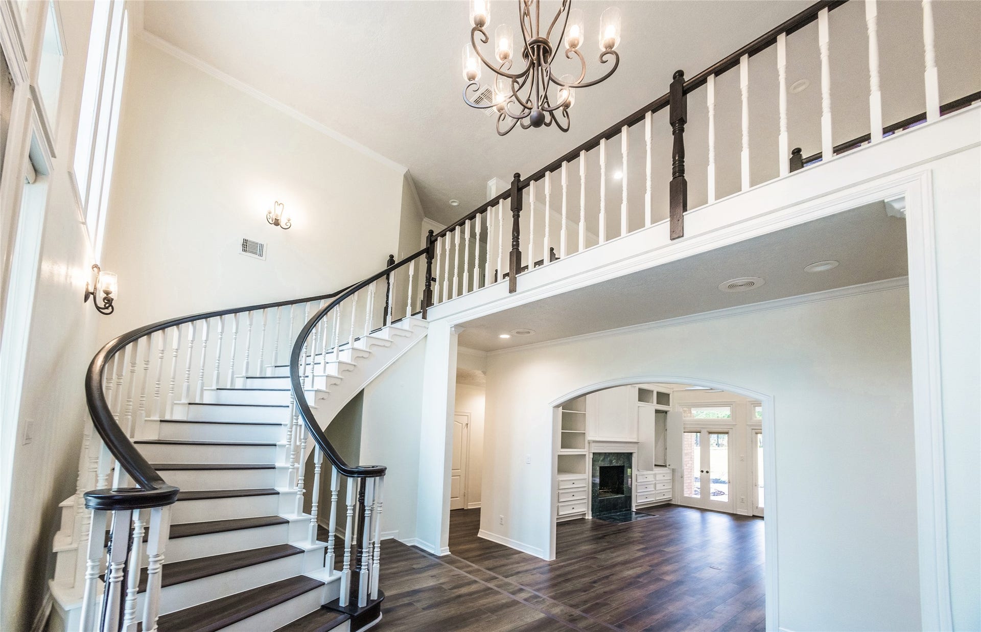 3230 Lake Island Drive, Montgomery, TX 77356 Look at this curving stairs