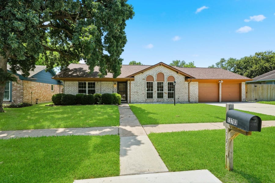 Property photo for 13703 Fernhill Drive, Sugar Land, TX