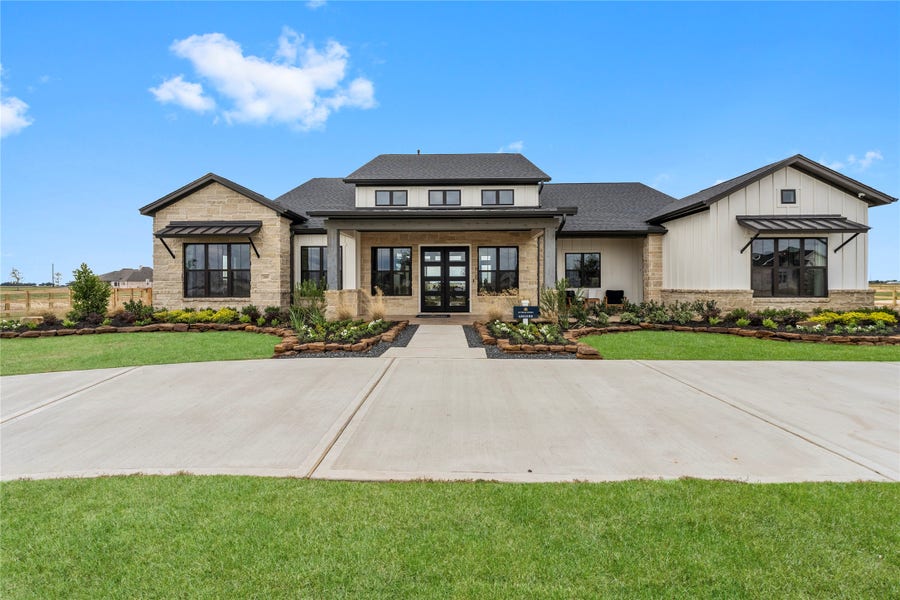 Property photo for 2001 Whispering Oaks Lane, Waller, TX
