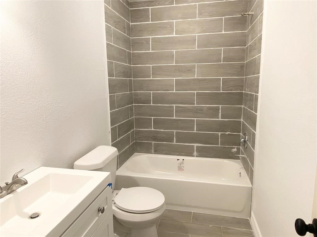 906 Eagle Avenue, #B, Pasadena, TX 77506