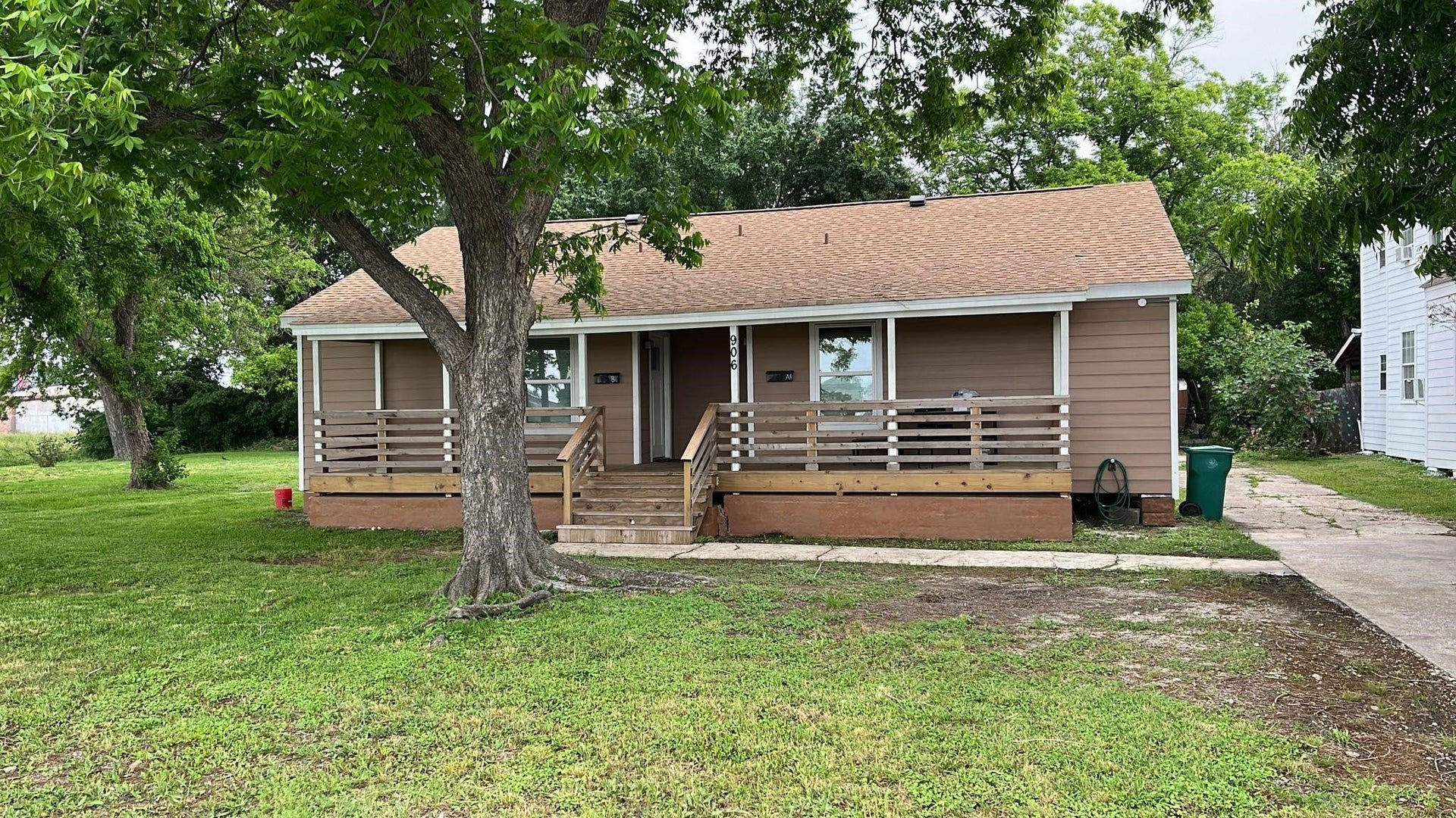 906 Eagle Avenue, #B, Pasadena, TX 77506