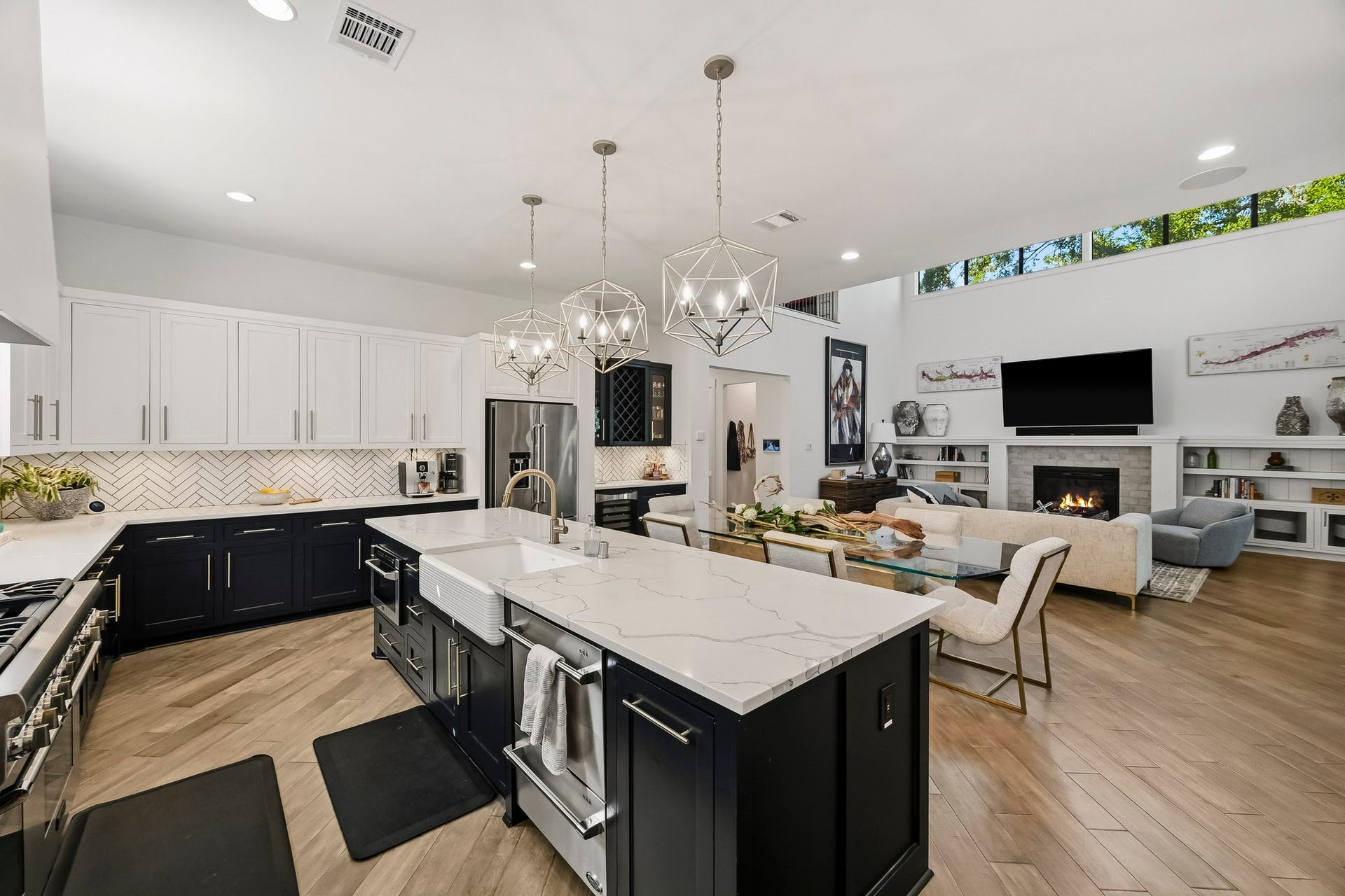 1554 Sue Barnett Drive, Houston, TX 77018