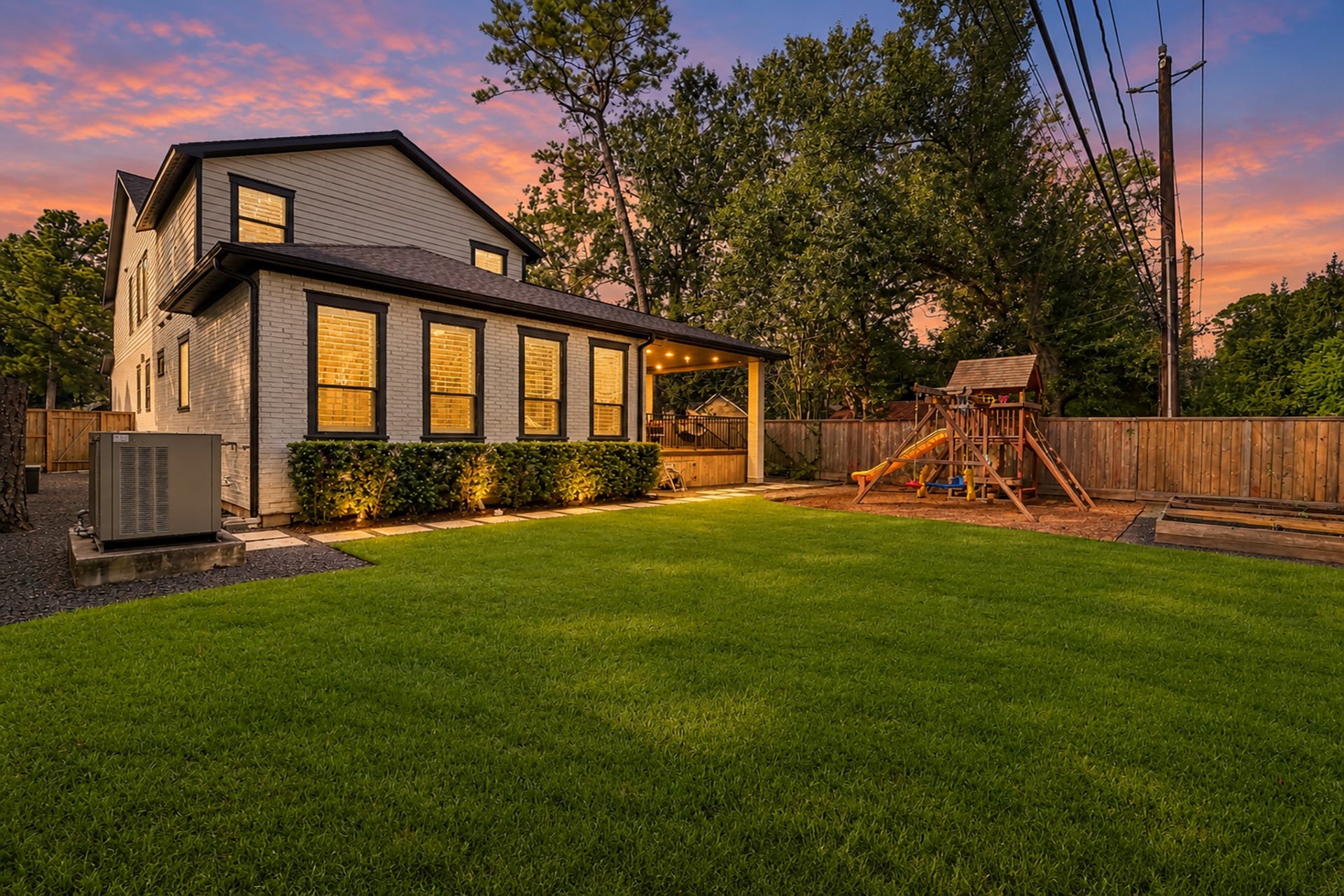1554 Sue Barnett Drive, Houston, TX 77018