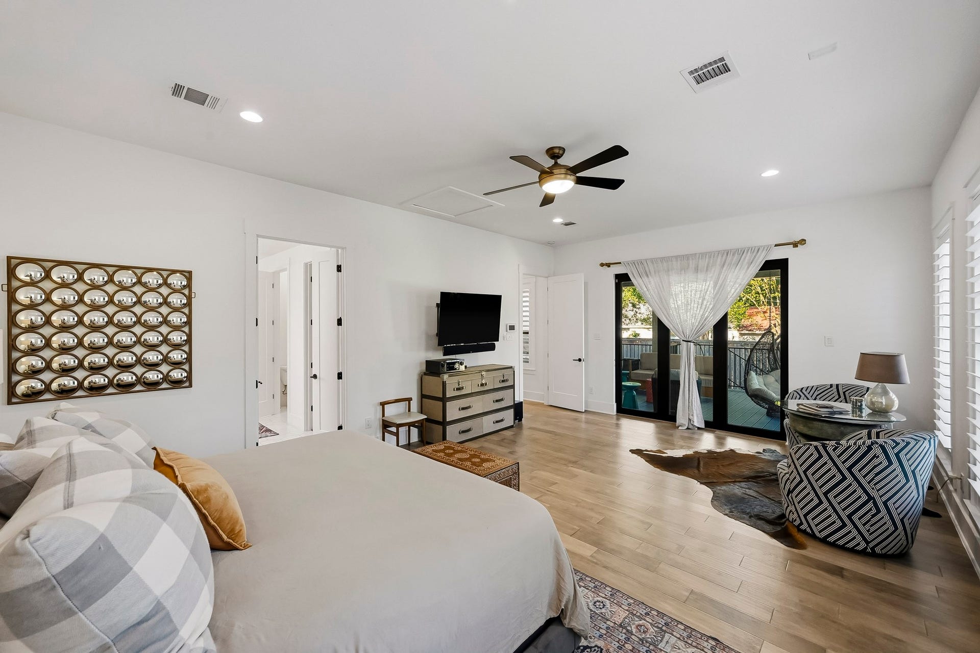1554 Sue Barnett Drive, Houston, TX 77018