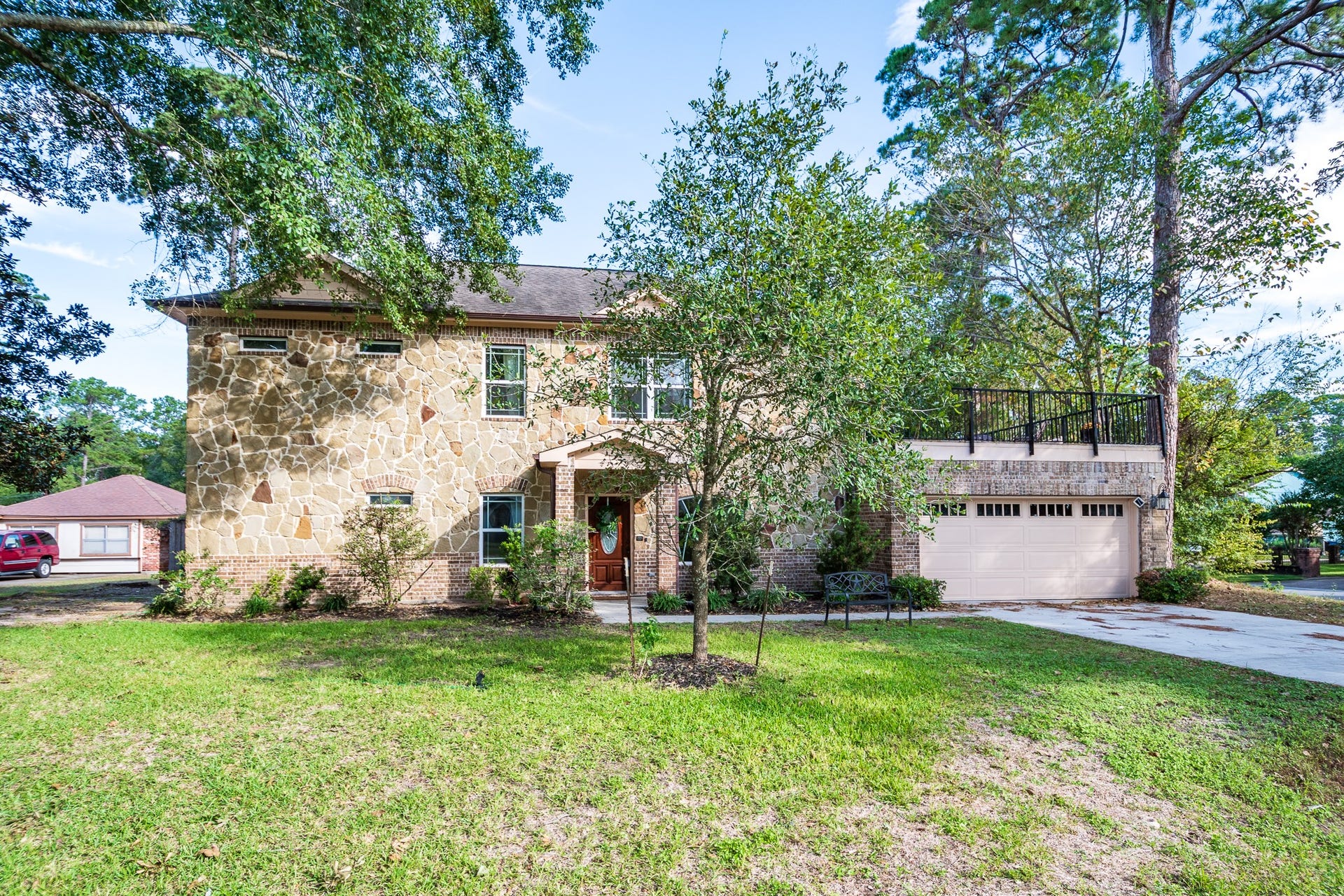 305 Hill Brook Lane, Conroe, TX 77385 Full terrace located over garage area. 3 car tandem garage.