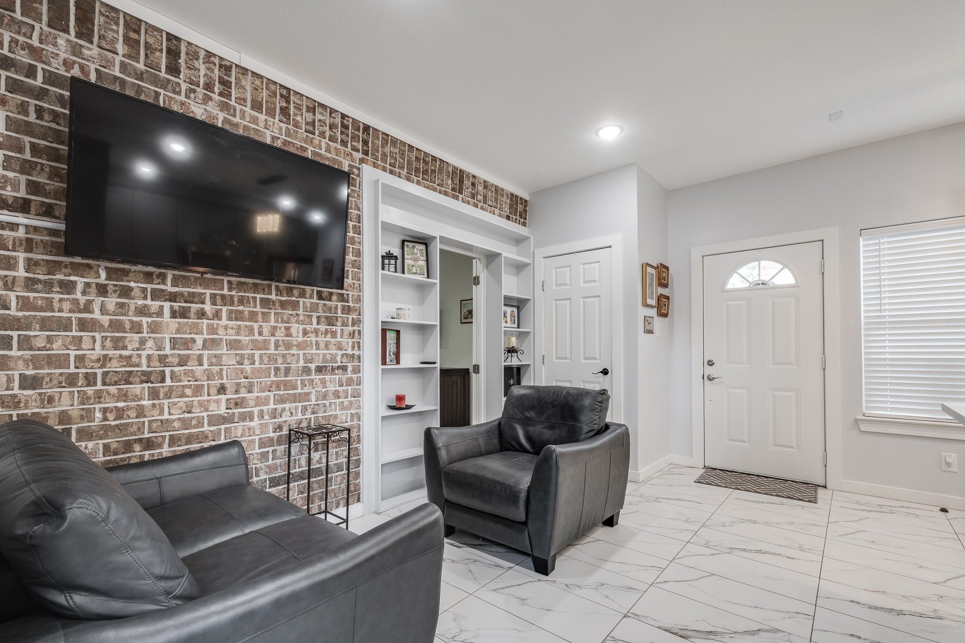 305 Hill Brook Lane, Conroe, TX 77385 Second living with built in bookcase.