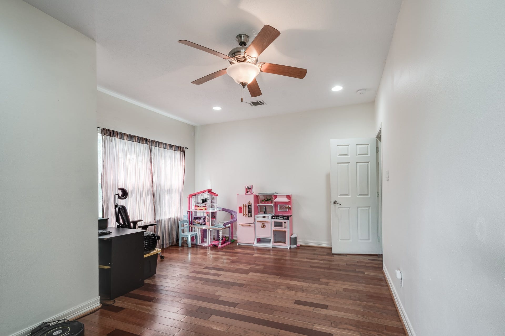305 Hill Brook Lane, Conroe, TX 77385 Upstairs game room or second living space.
