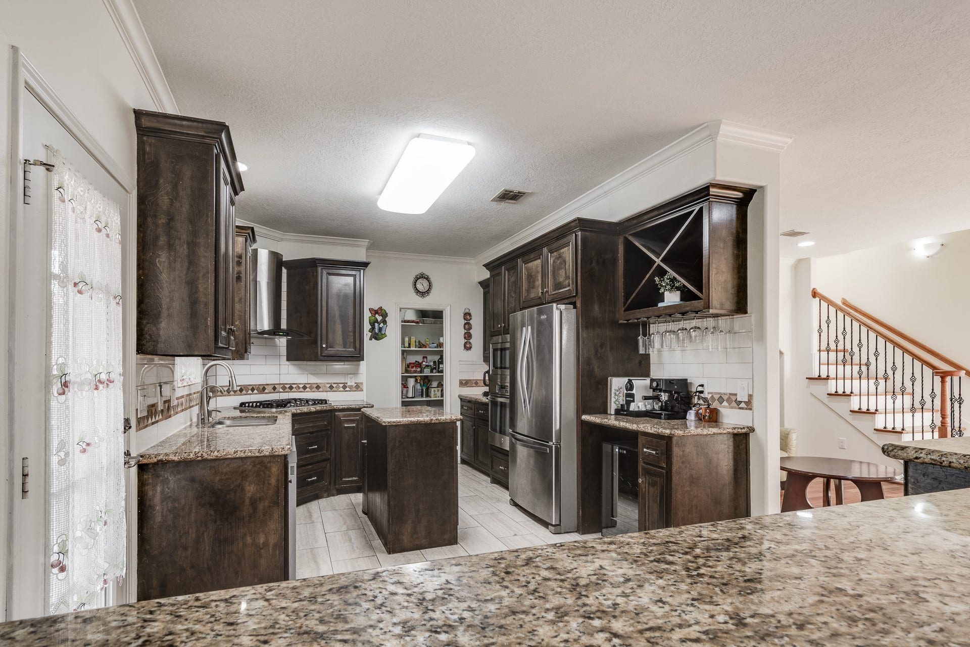 305 Hill Brook Lane, Conroe, TX 77385 Plenty of counter space and a gas stove