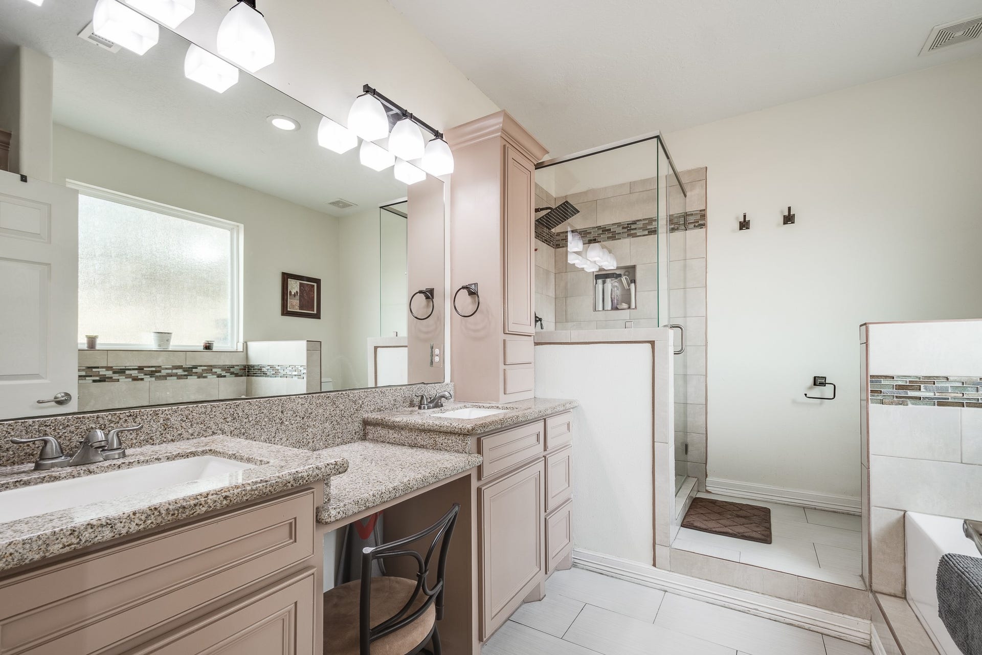305 Hill Brook Lane, Conroe, TX 77385 Primary bath with vanity, double sinks, separate tub and shower.