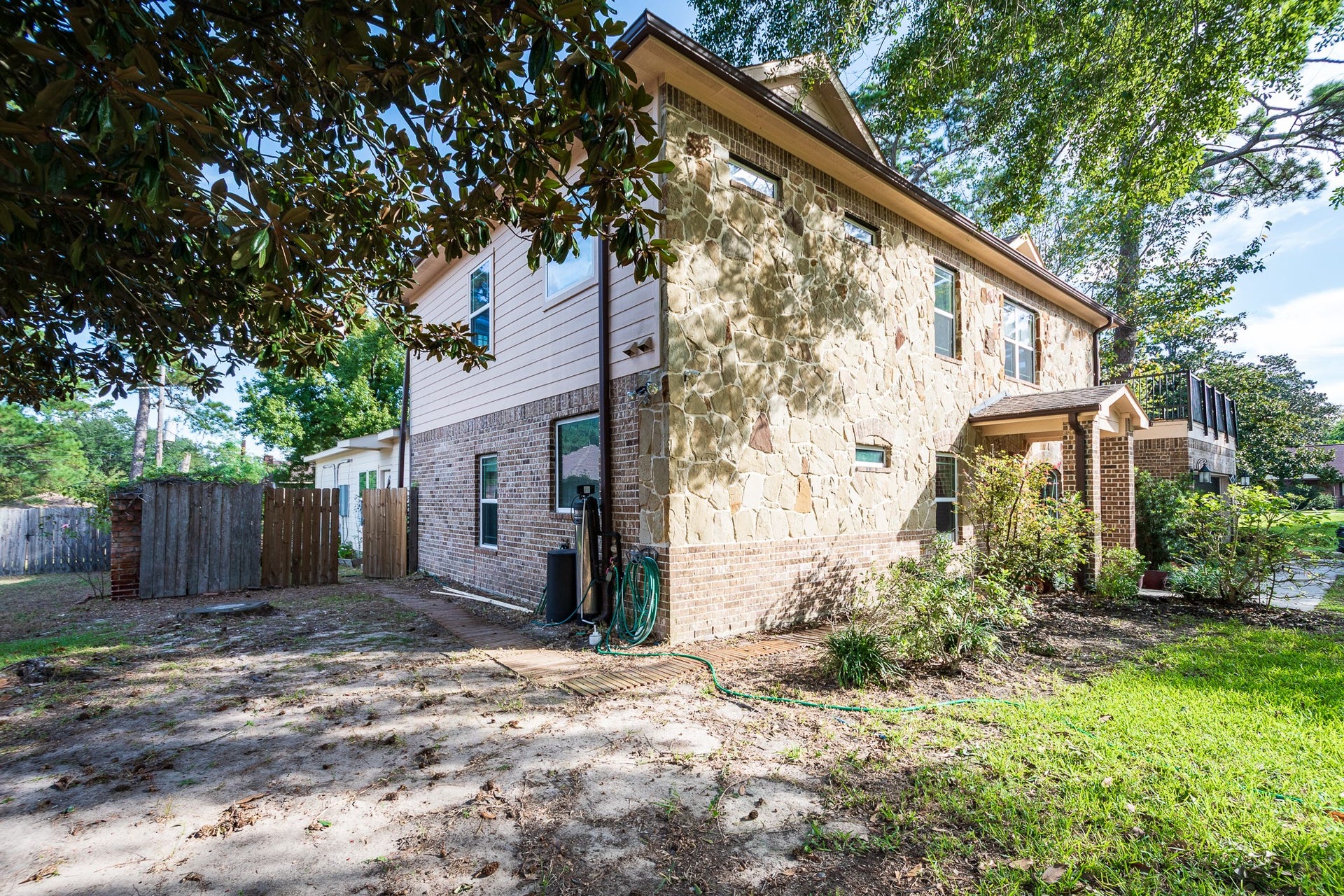 305 Hill Brook Lane, Conroe, TX 77385 Sperate entrance to nexgen home
