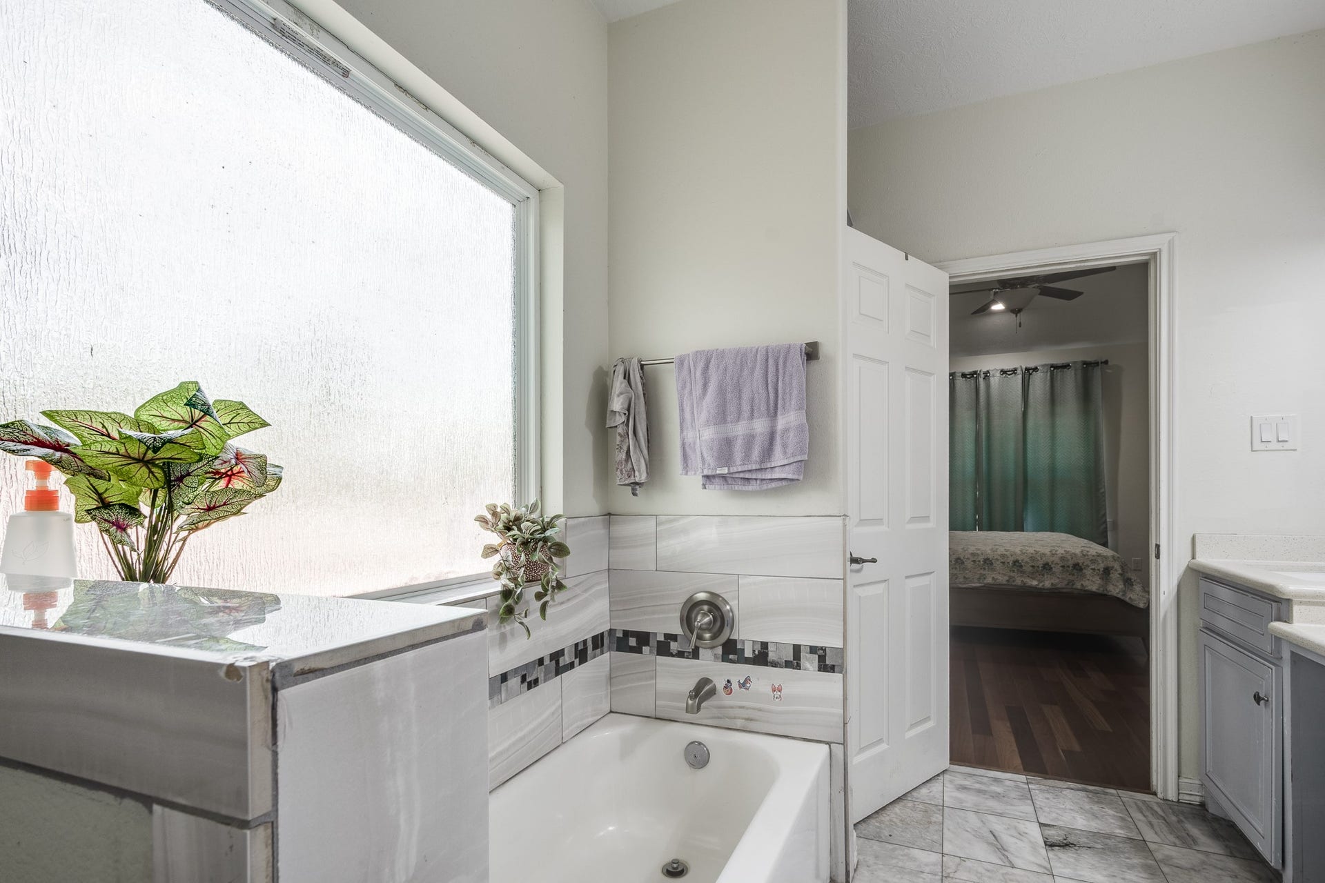 305 Hill Brook Lane, Conroe, TX 77385 Alternative view of primary bath.