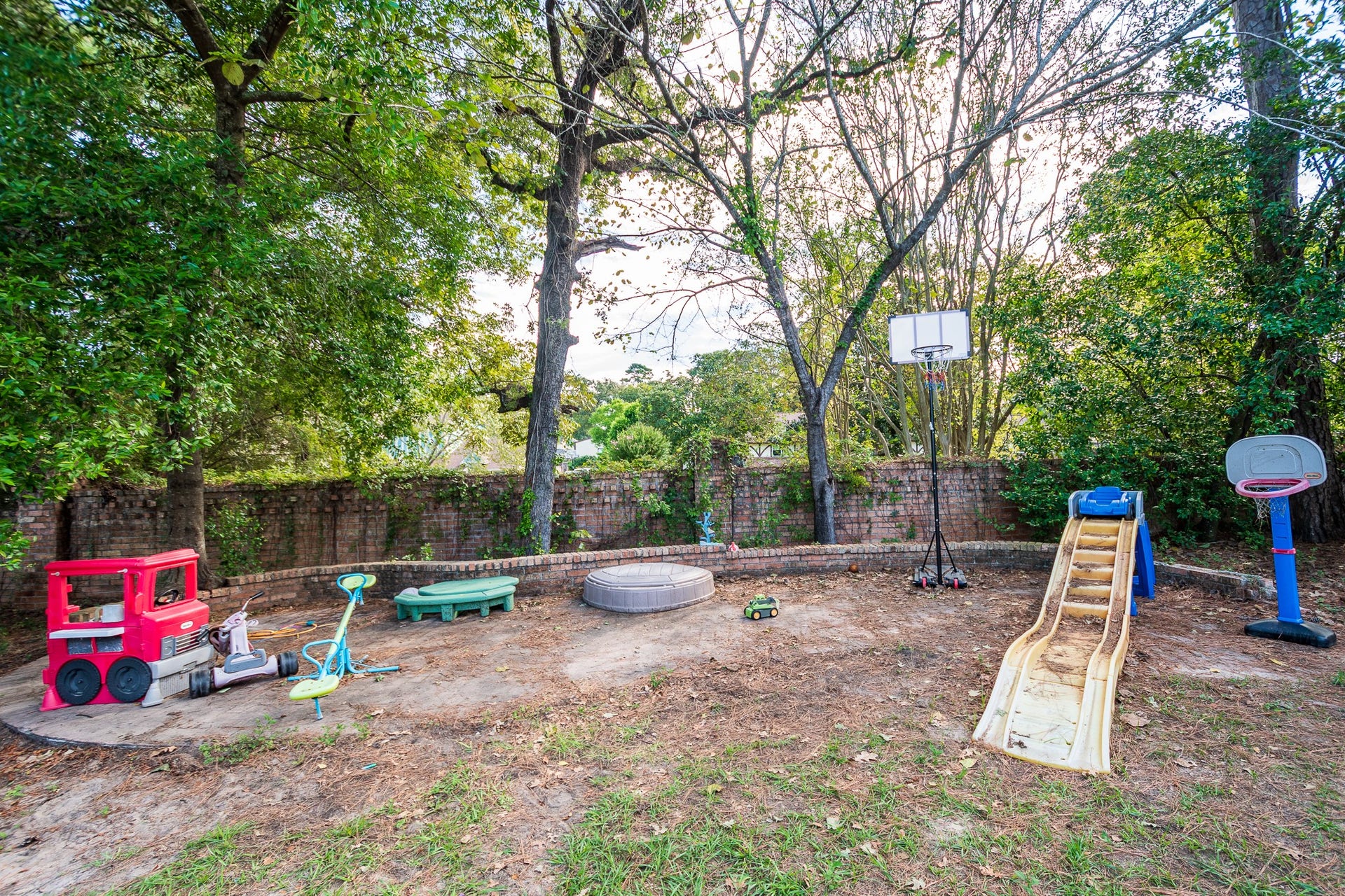 305 Hill Brook Lane, Conroe, TX 77385 Kids corner.
