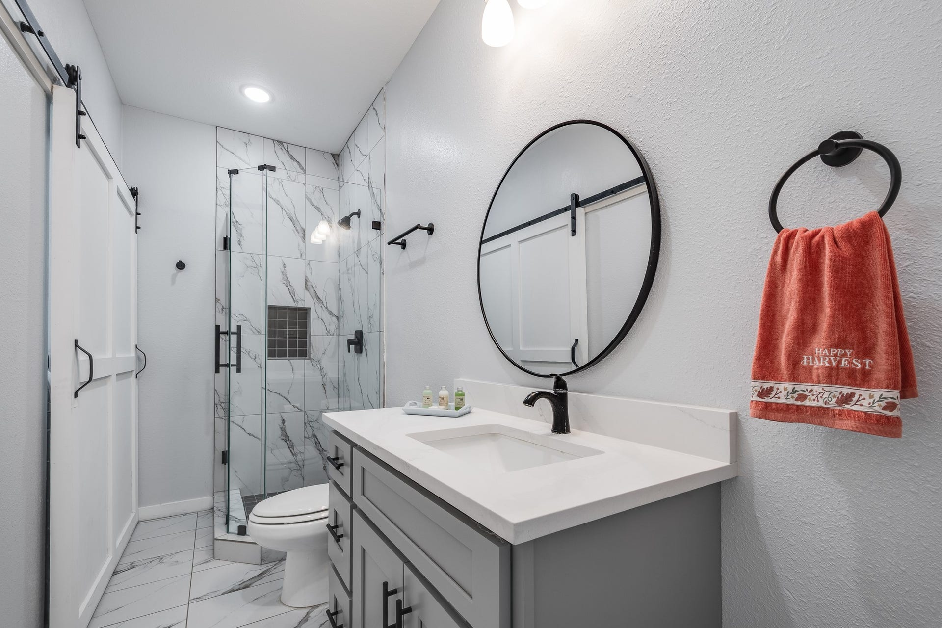305 Hill Brook Lane, Conroe, TX 77385 Secondary bath for casita with laundry room.
