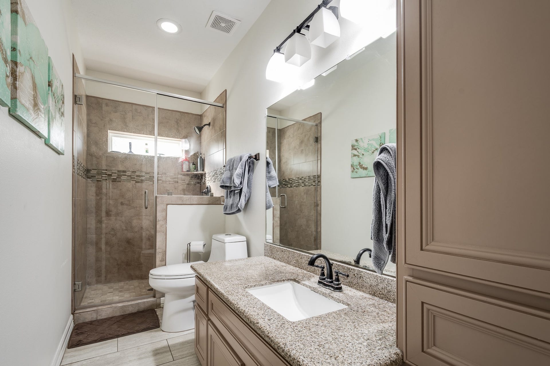 305 Hill Brook Lane, Conroe, TX 77385 First floor bathroom.