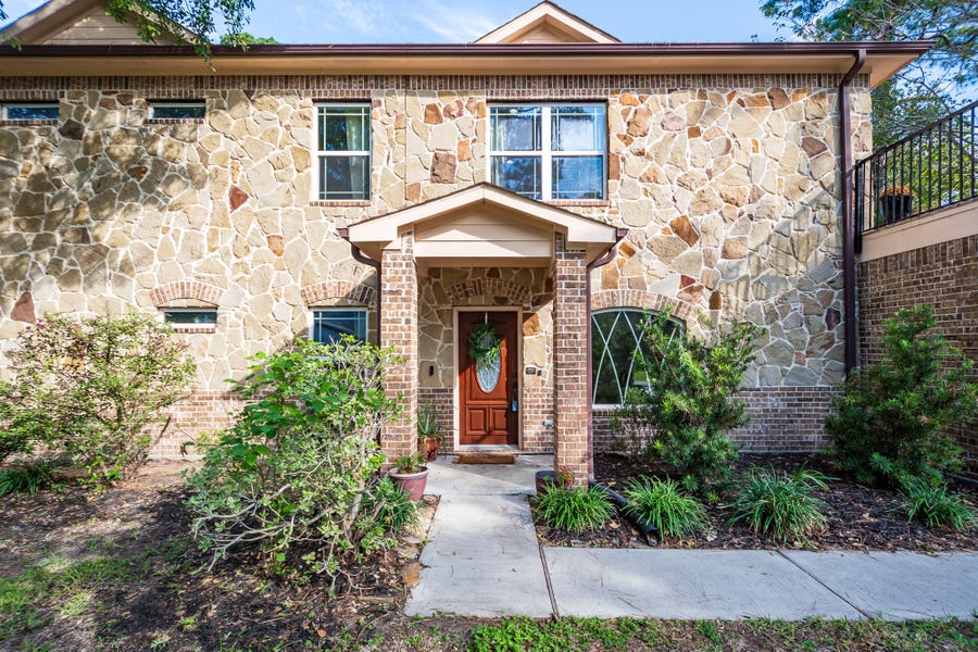 Property photo for 305 Hill Brook Lane, Conroe, TX