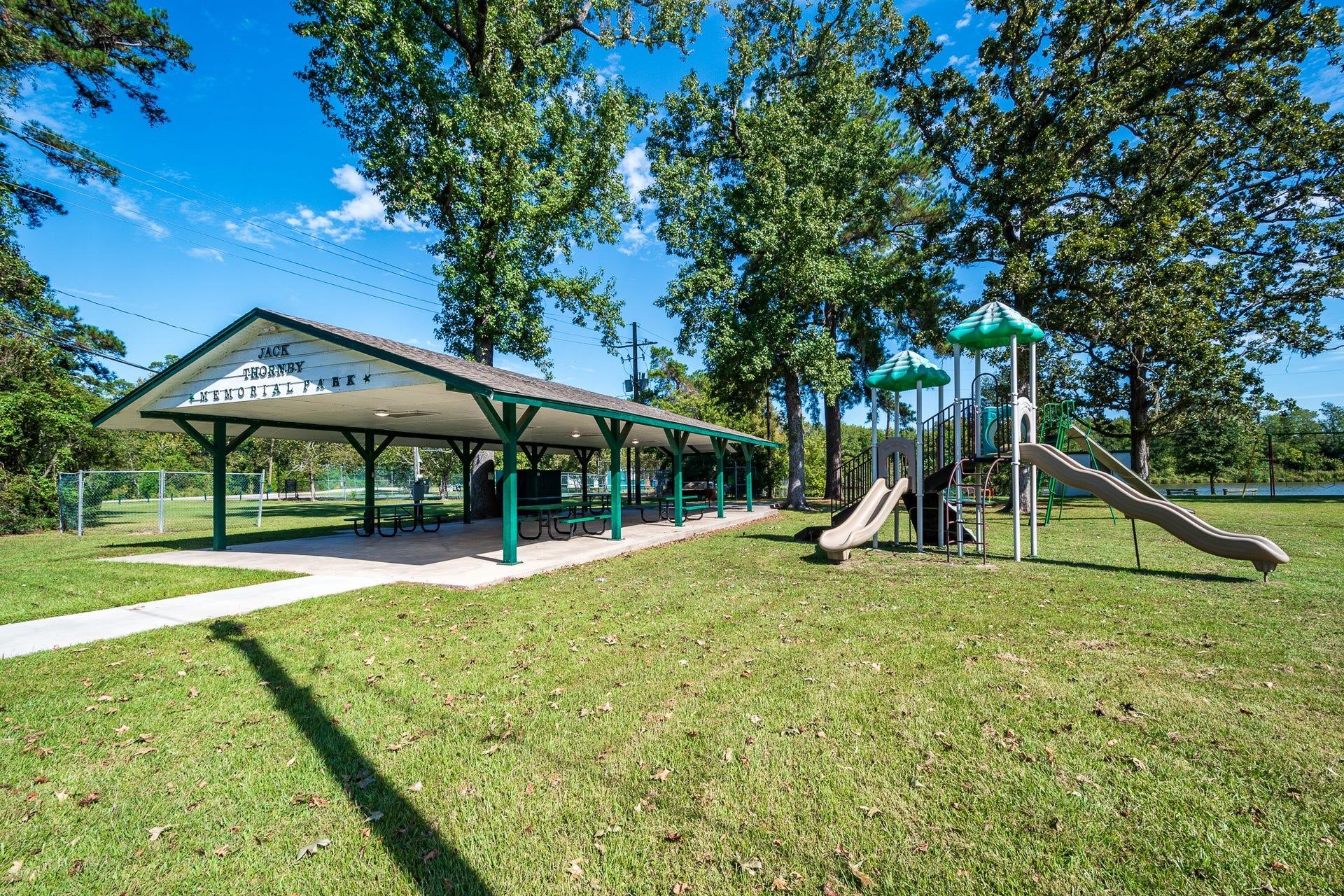 305 Hill Brook Lane, Conroe, TX 77385 Community pavilion off the lake