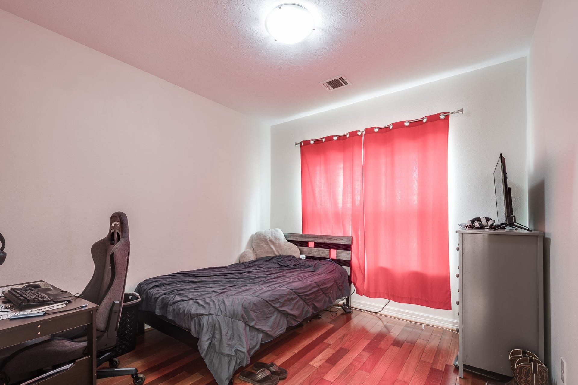 305 Hill Brook Lane, Conroe, TX 77385 Second upstairs bedroom.