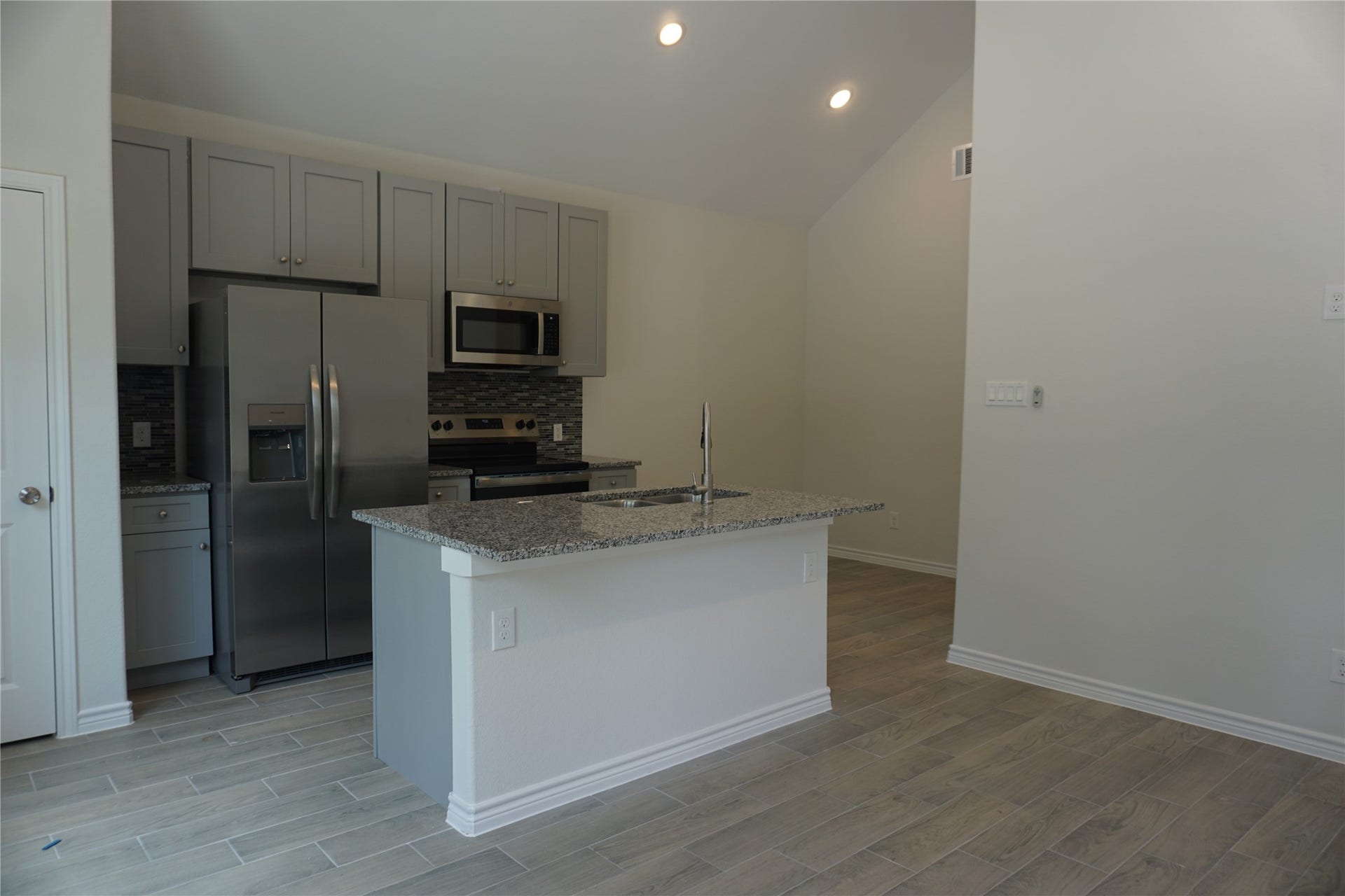 9826 ARBOR OAKS, Willis, TX 77318 9826 ARBOR OAKS, Willis, TX 77318