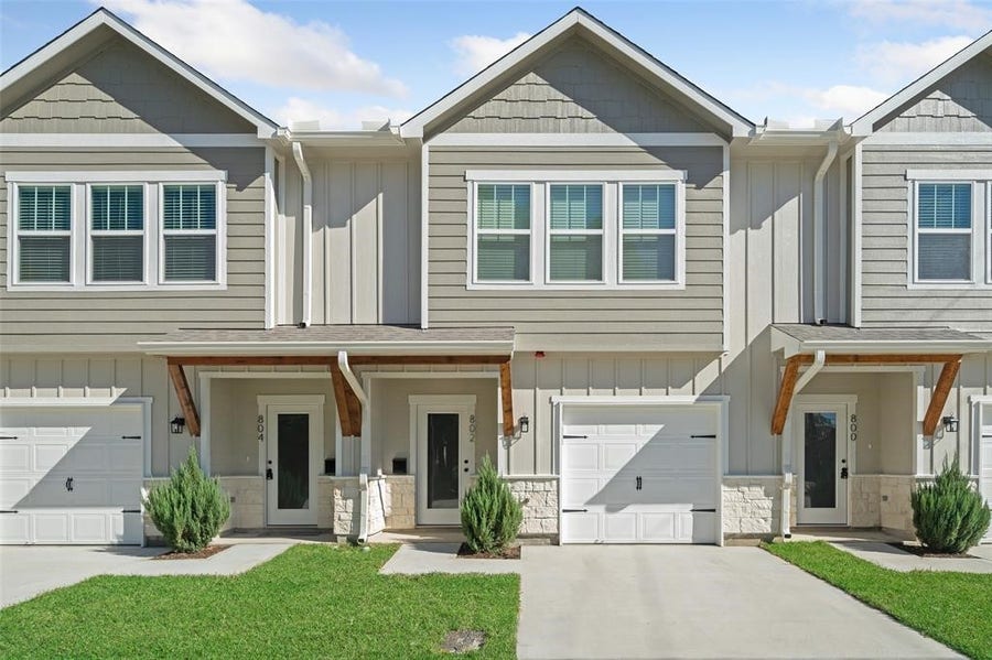 Property photo for 800 N Thompson Street, Conroe, TX