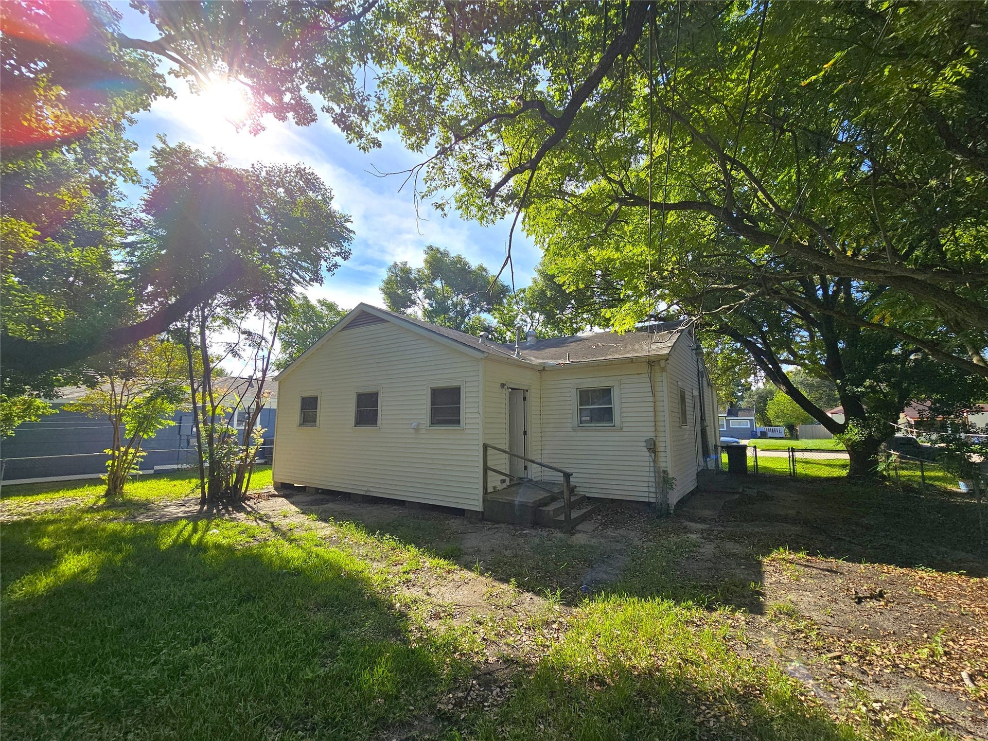 806 17th Avenue N, Texas City, TX 77590 806 17th Avenue N, Texas City, TX 77590