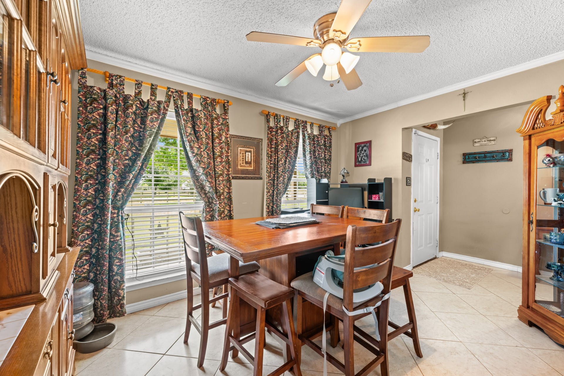 15602 Fir Road, Santa Fe, TX 77517 Bright and inviting dining space highlighted by oversized windows, crown molding, and abundant natural light. The open layout offers a comfortable setting for casual meals, entertaining, or gathering with family and friends.