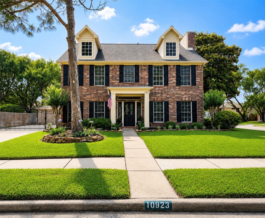 Property photo for 10923 Hickory Tree Court, Houston, TX