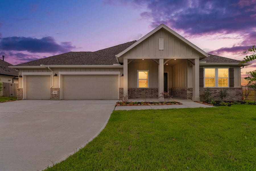 Property photo for 11822 Old Fashion Circle, Mont Belvieu, TX