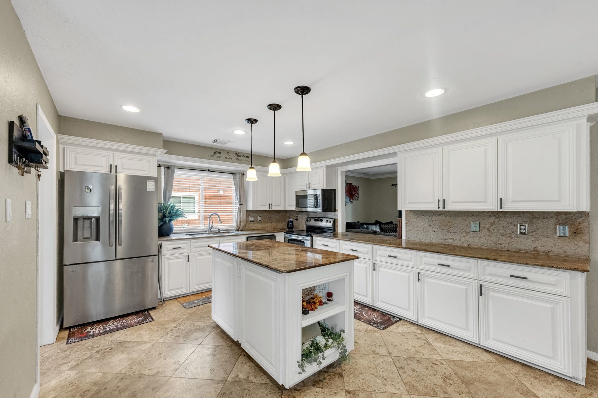3514 Corbett Court, Missouri City, TX 77459 Large kitchen with granite countertops and a large island