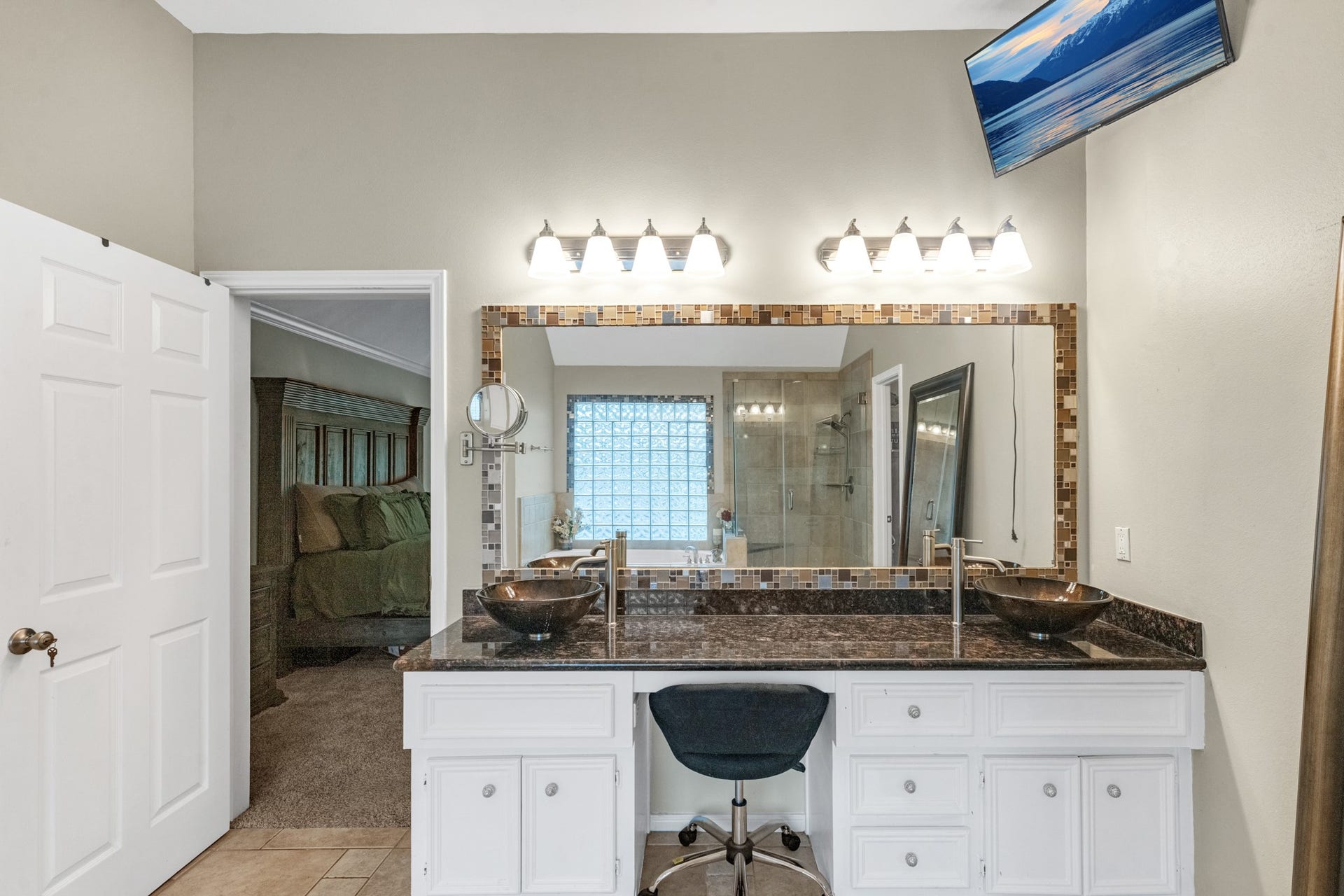 3514 Corbett Court, Missouri City, TX 77459 Primary suite vanity.