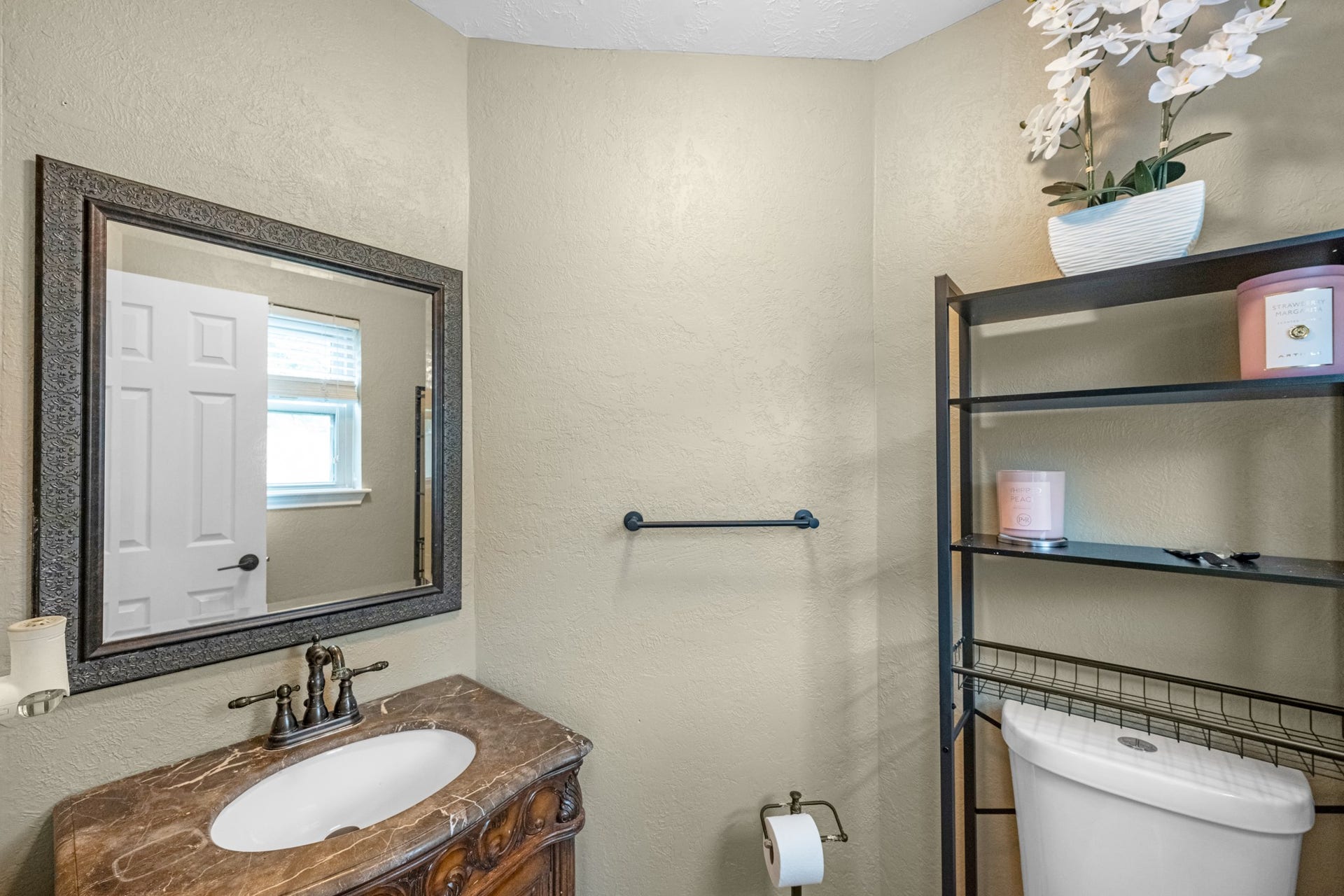 3514 Corbett Court, Missouri City, TX 77459 Guest bathroom off the kitchen.