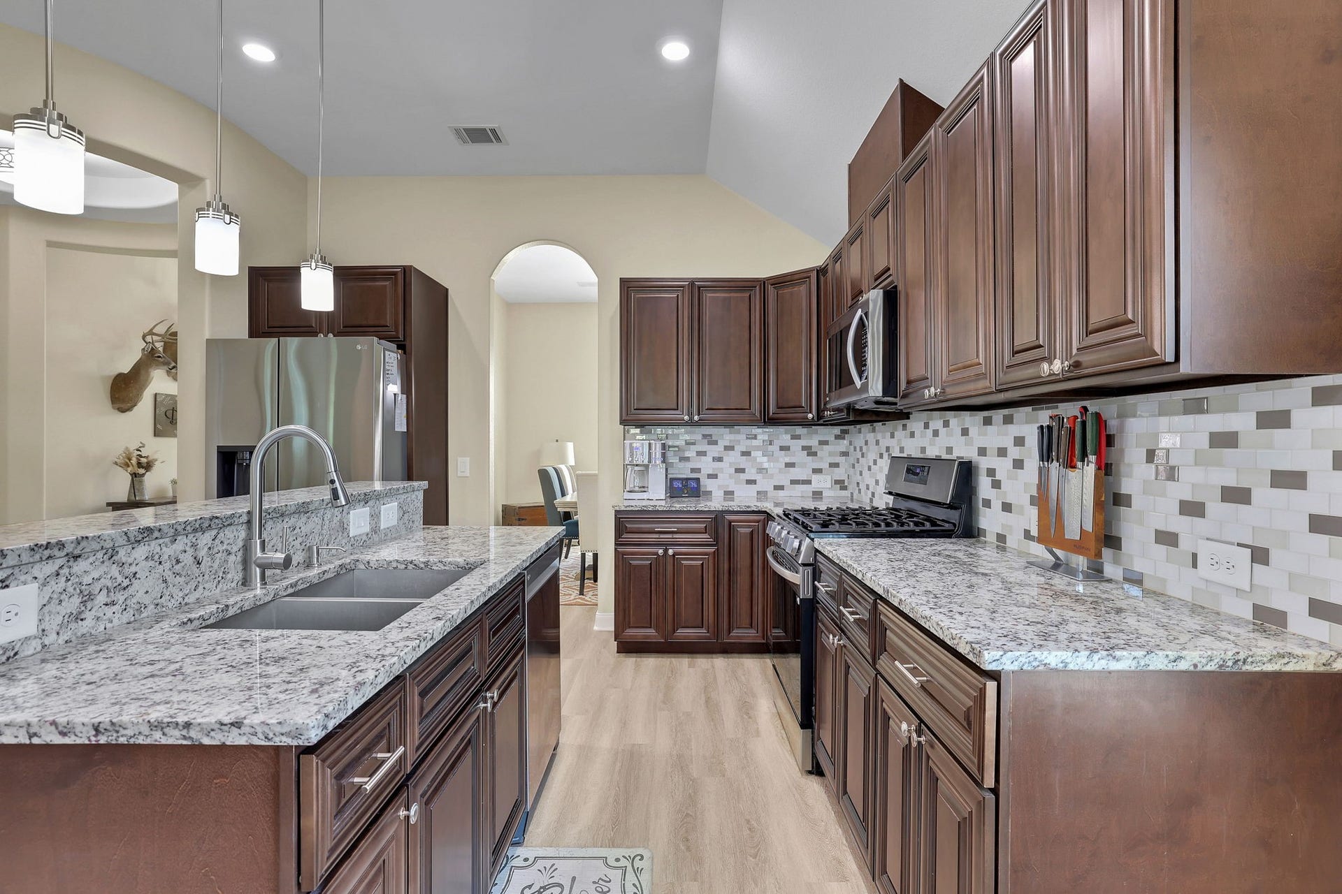 12751 County Road 283, Alvin, TX 77511 Kitchen view